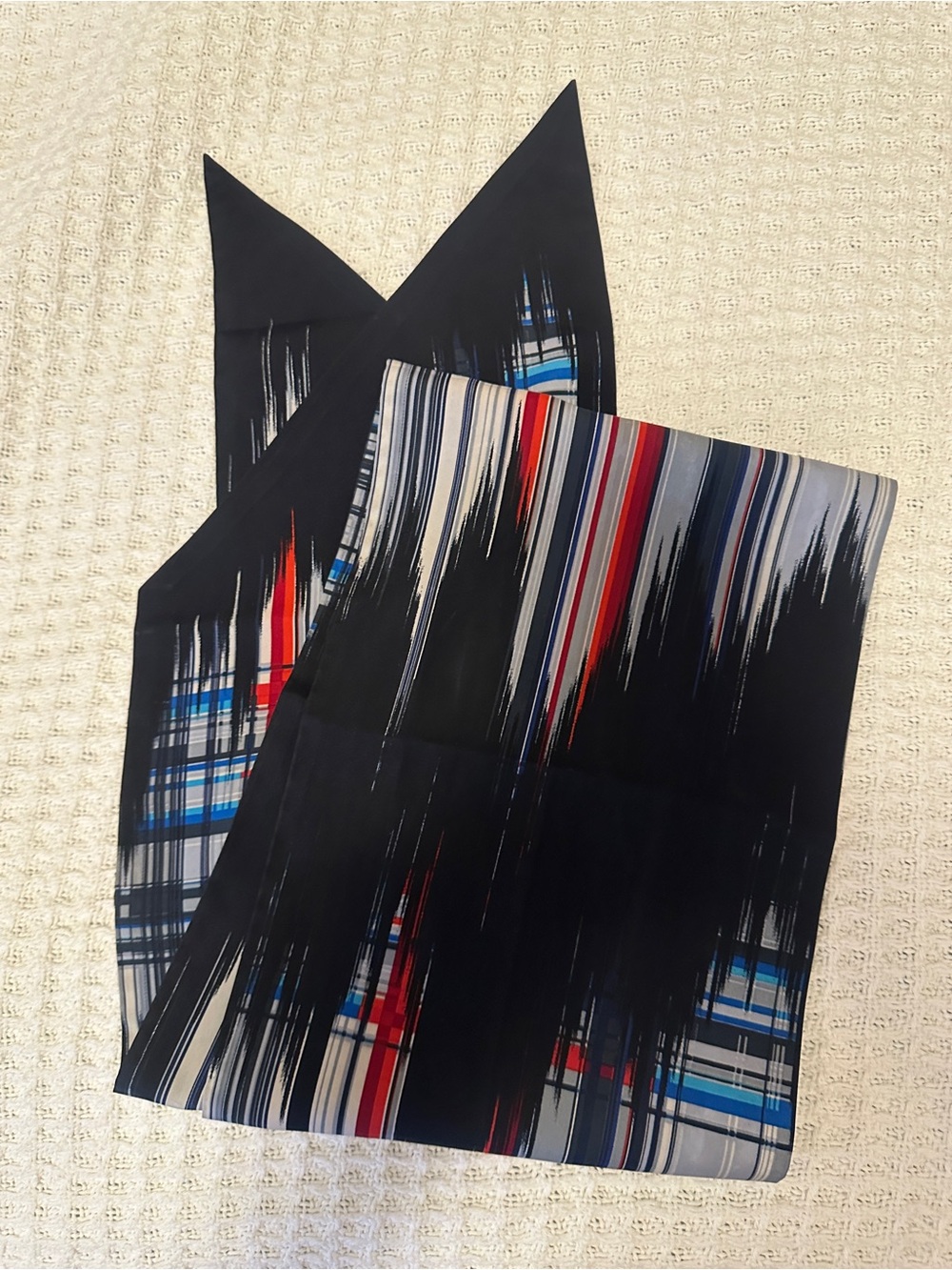 American Airlines flight attendant scarf - Picture 3 of 5